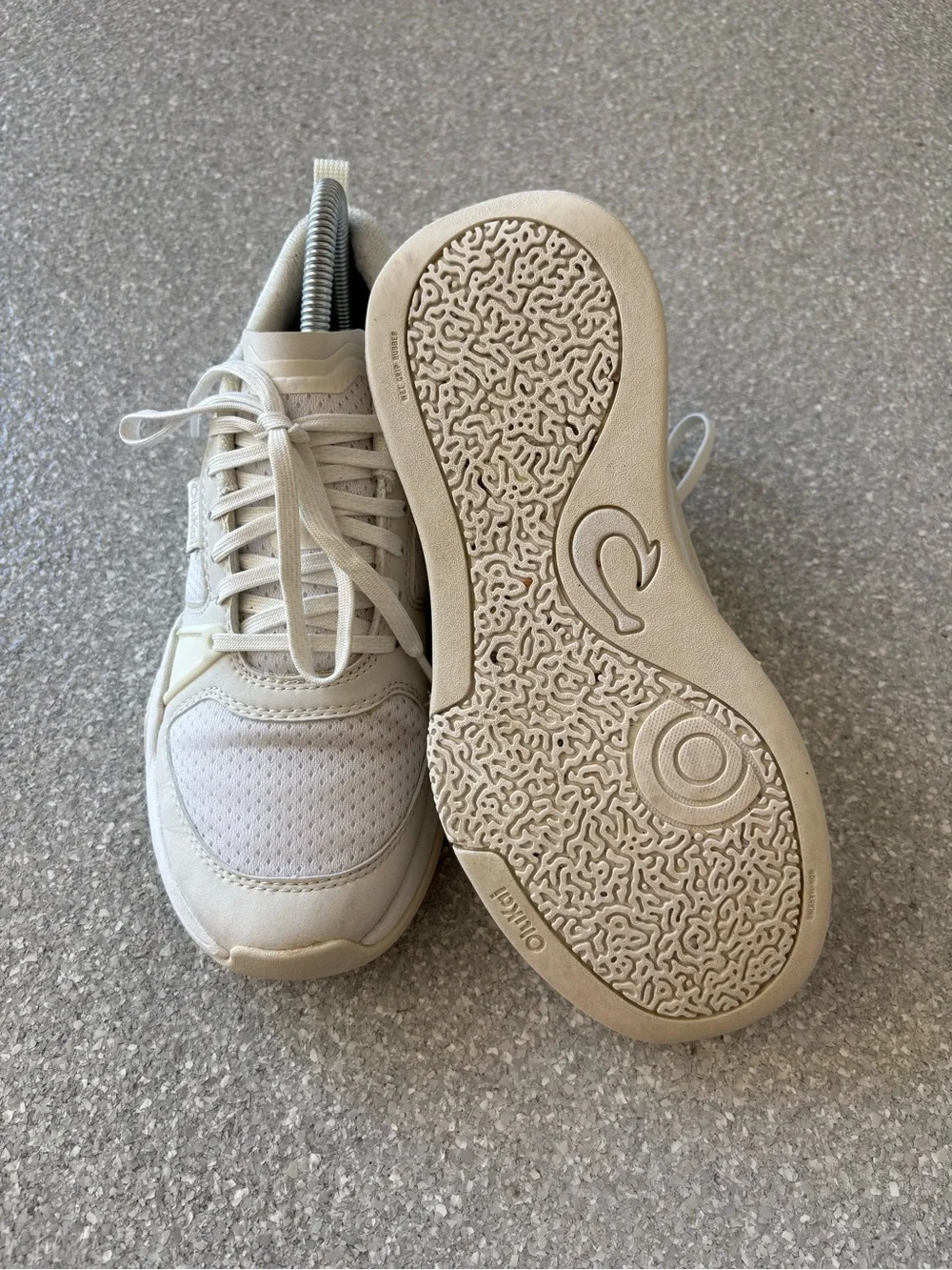 OluKai 'Anau sneakers women’s size 7.5 - Picture 3 of 5